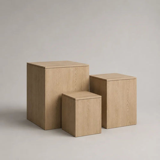 Set di 3 tavolini rettangolari in MDF impiallacciato rovere naturale, 55 × 45 × 70 cm, 45 × 40 × 55 cm e 35 × 30 × 40 cm
