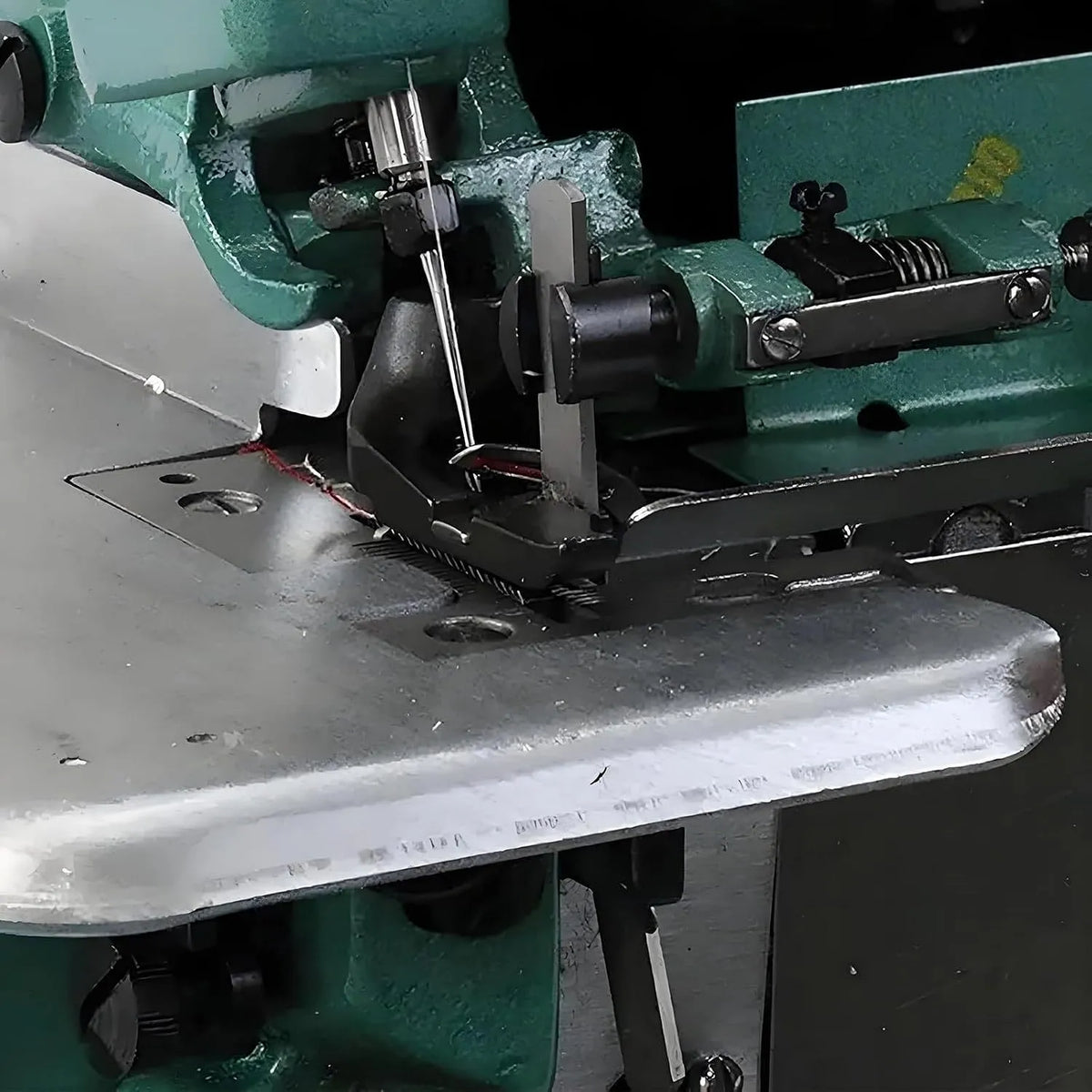 Macchina, per pelle, Macchina tagliacuci resistente, con telaio in metallo